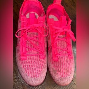 Nike Air Vapormax Flyknit “Hyper Pink” Women sz 11